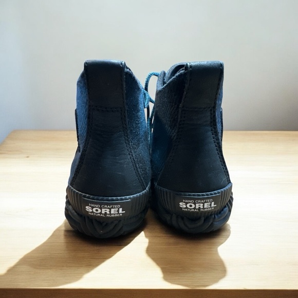 Sorel Out N About Buffalo Plaid Booties - Size 8 - Picture 4 of 7